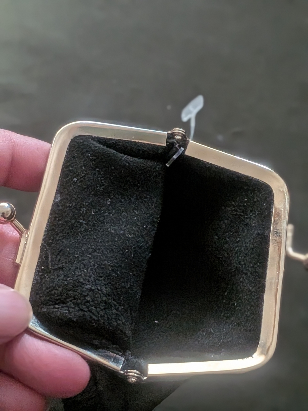 Roots Black Leather Kiss-Lock Coin Pouch with Embossed Logo - Picture 2 of 5